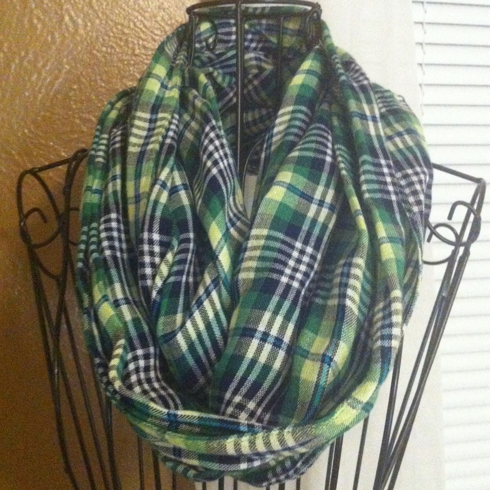 Gorgeous infinity scarf